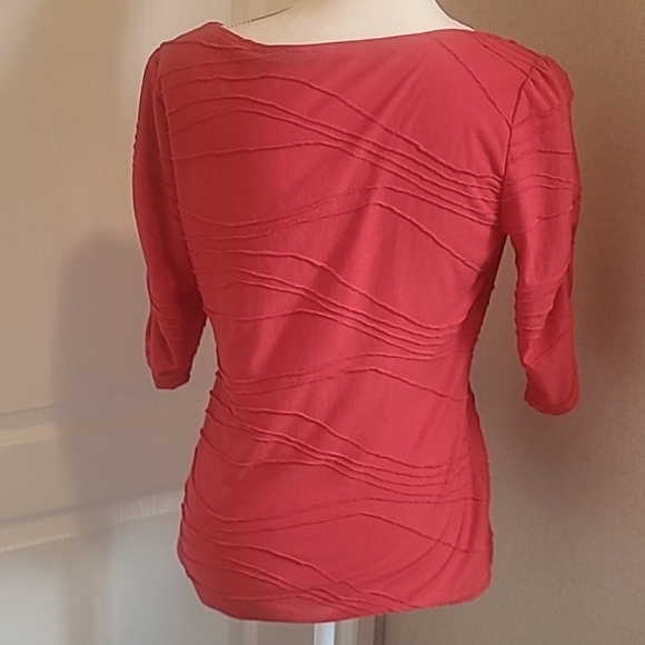 Women's Red shirt Size medium - Picture 3 of 6